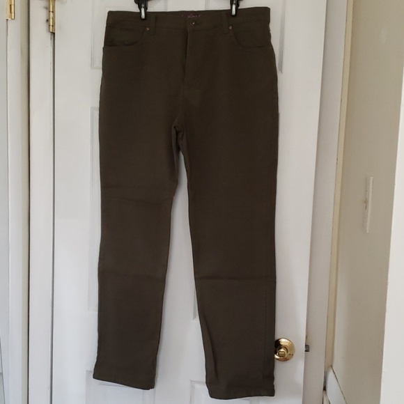 Gloria Vanderbilt Denim - NWOT Gloria Vanderbilt Amanda Jeans